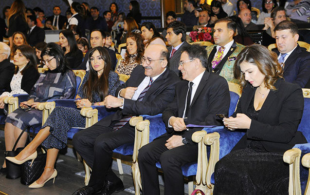 leyla-eliyeva-balaca-sahzadeni-izledi